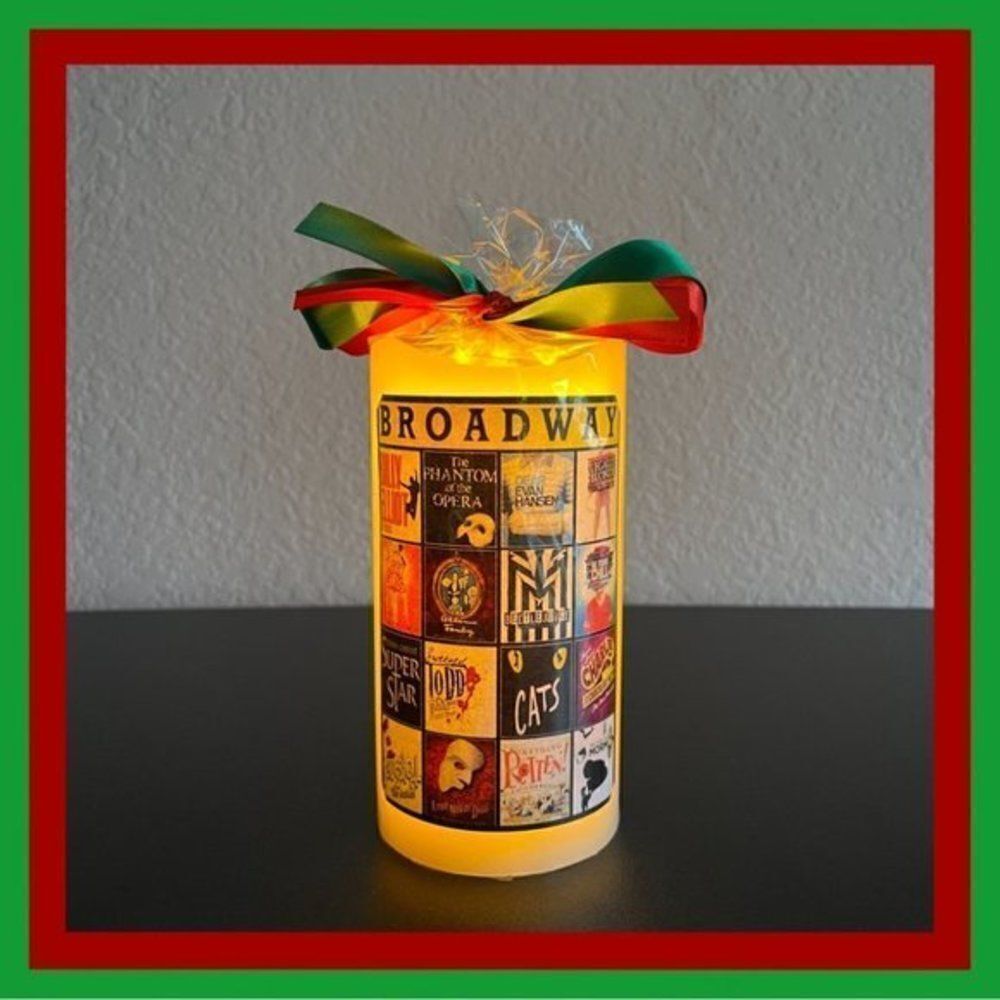 *30off3* NWT. Flameless Broadway Musical Theater Candle w Timer